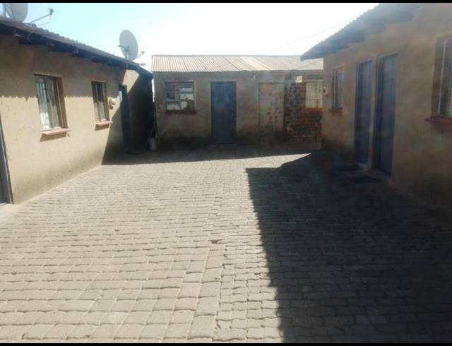 13 BEDROOM HOUSE FOR SALE IN ISITHAME